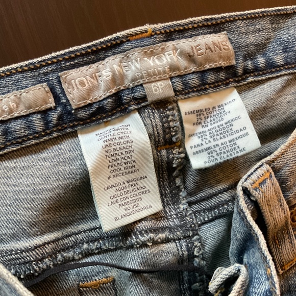Jones New York Jeans - size 6P - Picture 4 of 4